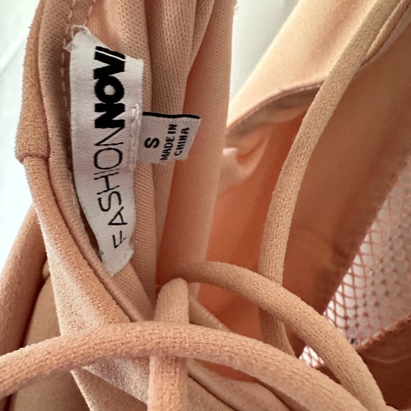 FASHION NOVA - LIGHT PINK RHINESTONE BACKLESS HALTER NECK MINI DRESS SMALL - Picture 4 of 10